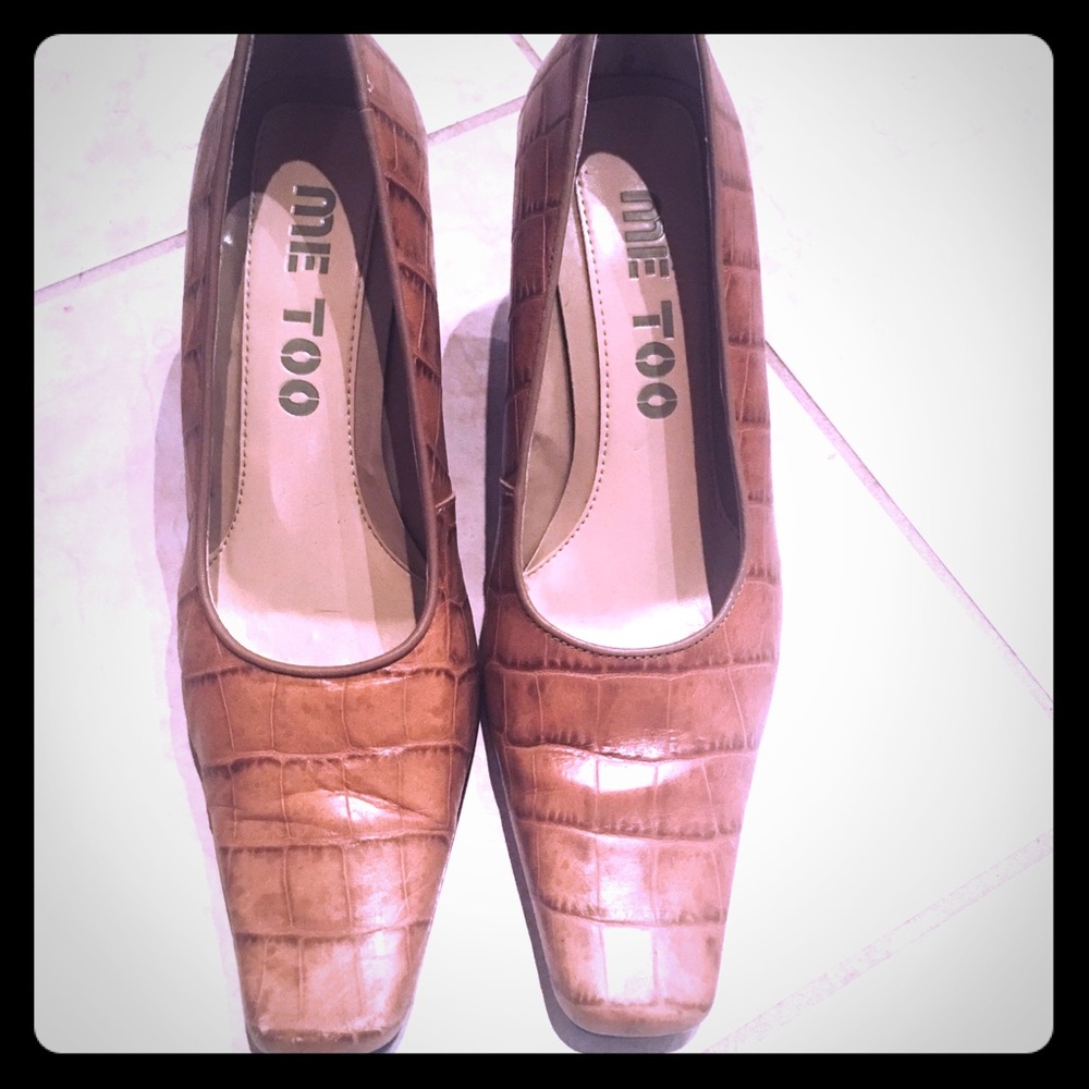 Me Too Tan Croc Heels Sz 6 1/2